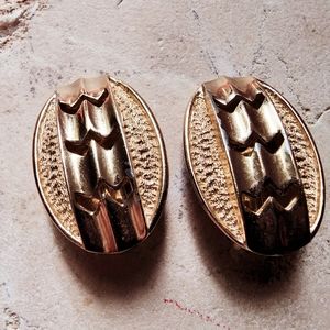 Vintage Sarah Cov Coventry SAC 70's gold tone zig zag cuts oval clip on earrings